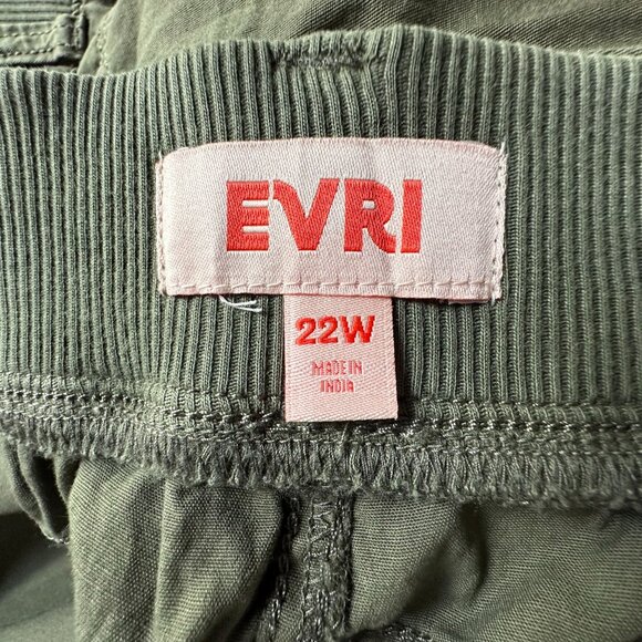 NWT Women's 22W EVRI Olive Green Elastic Comfort Waist Utility Skimmer Capris - Picture 9 of 9